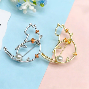 Cute Kitten Brooch Pearl Inlay Zinc Alloy Animal Shape Unisex Fashion Gift Jewelry - Product Image 1