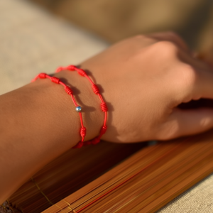 Braccialetto Ilan con 7 nodi, cordoncino rosso, colore argento, fatto a mano - Product Image 3