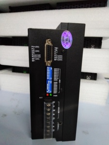 Controlador de Motor Trifásico DSP-32207 (Controla Motor 86110,130) con Voltaje de 220V, Certificación CE ISO, IP54, Corriente de 10A - Product Image 2