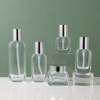 En stock : Ensemble de flacons cosmétiques en verre transparent avec pompe à lotion et pot à crème pour le visage, emballage estampé or pour les soins de la peau