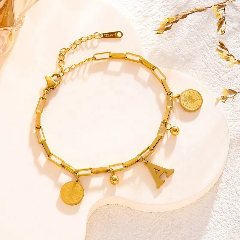 18K-Gold und Edelstahl Königin Schmuck-Armband-Set Luxusbuchstaben Tennismuster-Armband für Geschenk Großhandel
