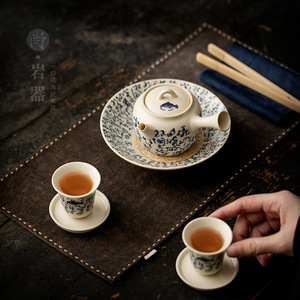 Juego de té Kung Fu de porcelana azul y blanca con tetera de asa lateral y dos tazas para uso doméstico, origen Condado de Dehua, resistente al calor - Product Image 4