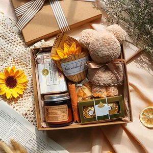 Cesta de Regalo para Damas de Honor OEM/ODM, Set de Spa para Mujer, Caja de Autocuidado con Bombas de Baño, Osito Perfumado, Toalla, Velas y Taza al por Mayor - Product Image 6