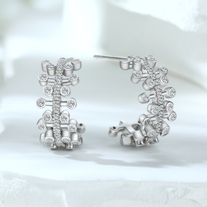 Boucles d'oreilles clous de mariage en argent sterling 925 de haute qualité, zircon géométrique de luxe, tendance, fiançailles, fête, anniversaire, rhodié - Product Image 3