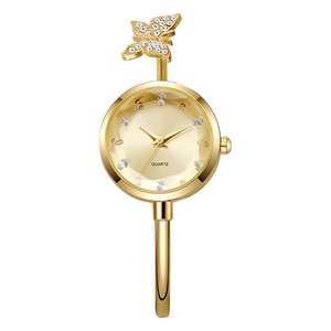 Reloj de cuarzo para mujer con brazalete de mariposa, esfera de cristal, tono plateado - Product Image 6