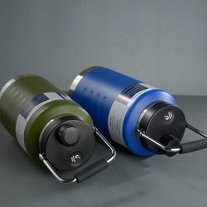 Nouveau gobelet en acier inoxydable isolé sous vide de 64oz/2L poignée de couvercle magnétique pour la randonnée, le camping et le voyage - Product Image 2