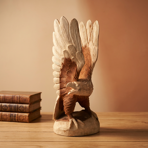 Sculpture d'aigle en bois faite à la main, figurine sculptée, décoration animale traditionnelle pour la décoration de la maison - Product Image 2