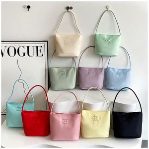 Sac à main tendance en forme de cœur pour femme, joli sac bandoulière avec chaîne, petit sac à bandoulière esthétique pour soirée et rendez-vous - Product Image 1