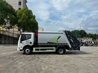 Camion compacteur de déchets diesel 7Cbm 4x2 avec transmission manuelle