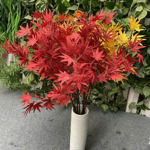 ดอกไม้ประดิษฐ์ใบเมเปิ้ลรูปทรงกรงเล็บไก่ กิ่งก้านตกแต่งงานแต่งงาน สีแดงเหลือง 60 ซม. - Product Image 1