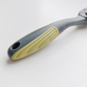 ประแจวงล้อแบบมืออาชีพ ขนาด 14 มม. แบบเมตริก ด้ามจับสีเทาเขียว สำหรับซ่อมรถยนต์ ดีไซน์ขากรรไกรเรียบ - Product Image 3