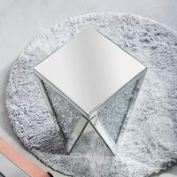 Table d'appoint en miroir faite à la main en MDF avec diamant écrasé scintillant Table de lampe d'extrémité à base triangulaire Petite table basse en miroir