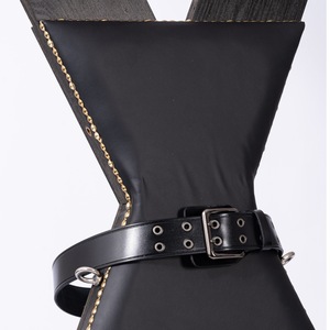 Cadre de retenue en <span class=keywords><strong>bois</strong></span> pour bondage BDSM, modèle Croix de Saint-Antoine, avec menottes en cuir réglables, support de position SM pour adultes et base détachable - Product Image 5