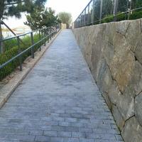 Pavés en granit de forme et de taille personnalisables, forme irrégulière, durables, pour allées, parcs, trottoirs extérieurs et terrasses.