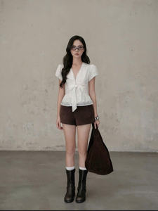 Conjunto de Top y Shorts con Cuello en V, Lazo en la Cintura, Manga Corta, Algodón Tejido, Estilo Femenino, Servicio OEM - Product Image 3