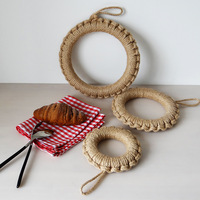 Sous-plat rond en jute tressé à la main, résistant à la chaleur et antidérapant, avec base en bois massif pour casseroles et faitouts émaillés, style bohème