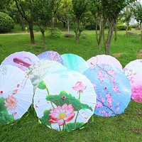 Parapluie de danse chinoise en soie à baleines en bambou de style ancien, parapluie rétro en papier huilé de couleur unie, tendance nationale pour défilés de mode