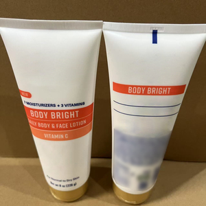 Loción Facial Hidratante Antiarrugas de 24 Horas Enriquecida con Aloe, 198 ml, 7 Humectantes y 3 Vitaminas - Product Image 2