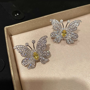 Delicati orecchini a forma di farfalla per donna, gioielli creativi per le orecchie in stile dolce e fresco - Product Image 5