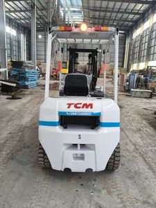 מלגזה דיזל משומשת מקורית <span class=keywords><strong>TCM</strong></span> 2.5 טון, עם מנוע חזק, 90% חדשה, גובה הרמה של 3 מטרים - Product Image 2