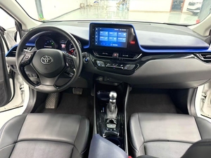 Vente en gros de voitures d'occasion <span class=keywords><strong>Toyota</strong></span> <span class=keywords><strong>CHR</strong></span>, boîte de vitesses manuelle et automatique, conduite à gauche, intérieur foncé, essence et électrique - Product Image 5