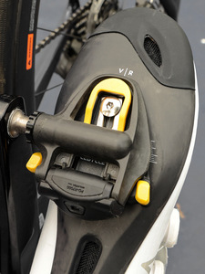 Pédale auto-bloquante LEBYCLE pour vélos de route, construction métallique, ajustement universel, design durable et antidérapant - Product Image 5