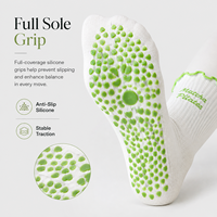 Chaussettes de Pilates personnalisées antidérapantes avec grip en silicone et revers à volants – Fabricant OEM/ODM en marque blanche