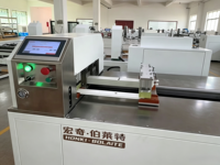 Machine de découpe et de poinçonnage entièrement automatique pour rails de stores (supérieur et inférieur), équipement de traitement de rails de rideaux en aluminium servo-assisté