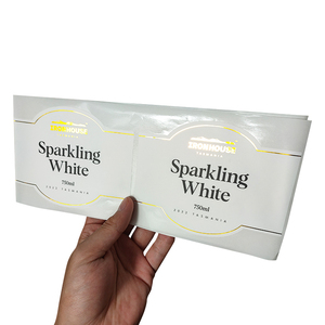 Etichette Adesive Personalizzate per Bottiglie di Vino con Stampa in Lamina d'Oro Confezione Premium per Vini Frizzanti, Bianchi, Rossi e Rosé - Product Image 3