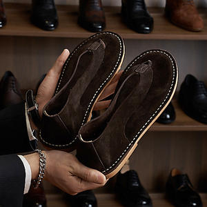 Sandales décontractées en cuir véritable pour hommes, sandales de plage légères, chaussures en cuir faites à la main, tongs tendance, semelle respirante, pantoufles pour hommes - Product Image 5