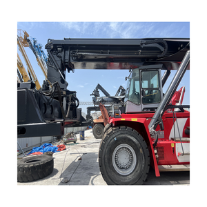 รถยกตู้คอนเทนเนอร์ Kalmar DRT450 มือสองราคาถูก 45 ตัน ขับเคลื่อน 4 ล้อ ระบบไฮดรอลิก พร้อมอุปกรณ์เปลี่ยนตำแหน่งตู้คอนเทนเนอร์ด้านข้าง สำหรับตู้คอนเทนเนอร์ขนาด 20 ฟุต 40 ฟุต ราคาประหยัด - Product Image 6