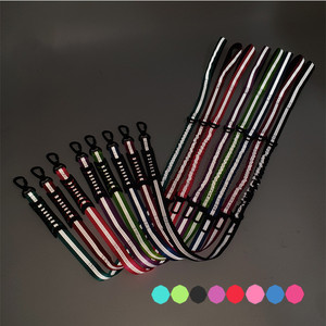 Correa <span class=keywords><strong>para</strong></span> Perro 4 en 1 de Nailon con Patrón Sólido, Reflectante, con Hebilla <span class=keywords><strong>para</strong></span> Cinturón de Seguridad de Auto, Asas Dobles Acolchadas, Ajustable y Absorbente de Impactos - Product Image 2