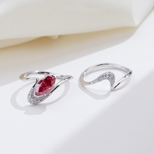 แหวนเพชรแท้ Stock Diamond Jewelry รุ่น MSR-1923 ทองคำขาว 18K ประดับเพชรเม็ดเดี่ยวทรงลูกแพร์ น้ำหนัก 1.04 กะรัต ความสะอาดระดับ VS2 แหวนเพชรสีชมพูสุดหรู ผลิตจากเพชรเลี้ยงในห้องปฏิบัติการ - Product Image 2