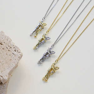 Kalung Liontin Pasangan Berpelukan Berlapis Emas 18K dengan Zirkon untuk <span class=keywords><strong>Pria</strong></span> dan Wanita, Hadiah <span class=keywords><strong>Perhiasan</strong></span> Hari Valentine - Product Image 3