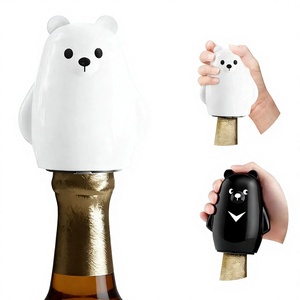 Abridor de Botellas con Forma de Oso Blanco y Negro, Diseño Único, Idea de Regalo Genial, Accesorio de Cocina y Bar - Product Image 1
