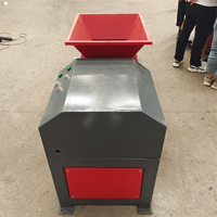Broyeur de déchets de fil métallique automatique à double arbre avec moteur, engrenage et pompe pour le recyclage du plastique