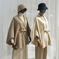 Cape en laine vintage pour l'hiver, poncho long et ample beige confortable, vêtement décontracté de luxe pour superposer en hiver, fabriqué en usine certifiée BSCI