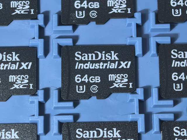 ZYS Industrial XI 64GB Storage Card SDSDQED-064G-XI Standard Mounting Electronic Components Original Stock Available