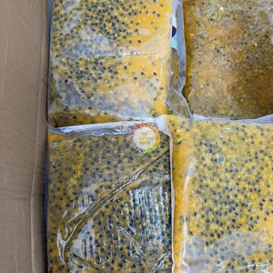 Pulpe de fruit de la passion congelée IQF goût sucré et acidulé approvisionnement en vrac du Vietnam emballé sous vide - Product Image 1