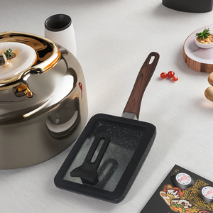 Poêle à frire antiadhésive japonaise Tamagoyaki (omelette) de 15cm à base de chaleur uniforme de bonne qualité avec couvercle - Product Image 1