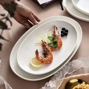 จานรูปปลา ดีไซน์มินิมอลทันสมัย ใช้กับไมโครเวฟได้ รูปทรงวงรี เหมาะสำหรับอาหารโรงแรม สเต็ก/เค้ก/ของว่าง  สามารถสกรีนโลโก้ได้ - Product Image 1