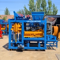 Machine entièrement automatique de fabrication de briques et de blocs en béton QT4-25
