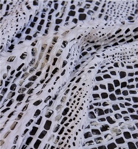 Tela <span class=keywords><strong>de</strong></span> terciopelo PV <span class=keywords><strong>de</strong></span> pelo largo con patrón <span class=keywords><strong>de</strong></span> piel <span class=keywords><strong>de</strong></span> serpiente, con estampado en relieve y transferencia térmica plateada para juguetes, terciopelo Peacock - Product Image 2