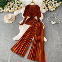 Ensemble pantalon plissé et haut court à manches courtes en mousseline de soie, orné de perles et de pompons, style socialite élégant et ample pour femme