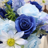 Centres de table artisanaux pour mariage, banquet et fête, avec roses, hortensias et delphiniums bleus artificiels