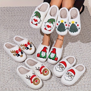 Chaussons d'intérieur en peluche pour femme RiseChristmas, motif Père Noël, renne, en polaire, confortables, en fourrure, pour l'hiver - Product Image 2