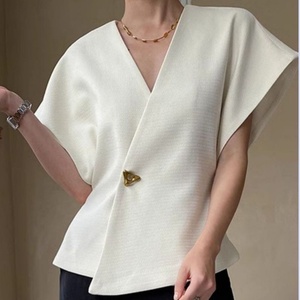 T-shirt femme <span class=keywords><strong>asymétrique</strong></span> à épaules tombantes, style français 2026, un bouton, taille cintrée, amincissant, <span class=keywords><strong>haut</strong></span> tendance - Product Image 1