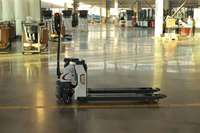 Transpalette électrique HSLLIFT 2 tonnes à batterie lithium 48V15AH, largeur de fourche 550/685MM, déplaceur latéral électrique, pneus pneumatiques, propulsion arrière, intérieur/extérieur