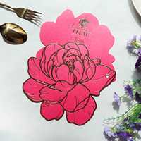 Tarjeta de menú de boda de diseño floral fucsia con estampado en caliente dorado para fiesta de boda o evento