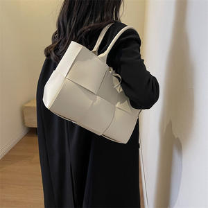 Sac à main femme tendance, imperméable, grande capacité, nouveau style minimaliste, sac à bandoulière, sac fourre-tout tissé pour tous les jours - Product Image 5